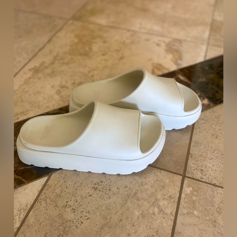 Never worn Zara rubberized sport sandals